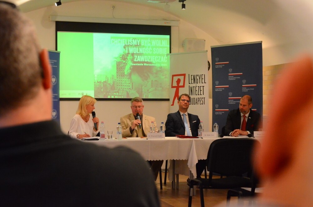 Dyskusja w NEB. Fot. IPN