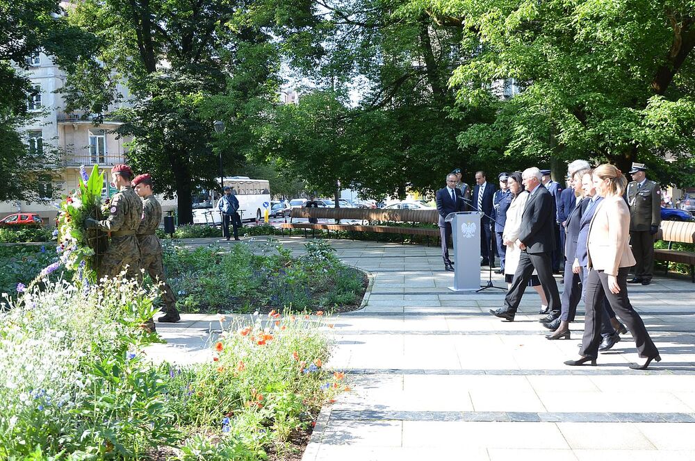 Uroczystość na pl. Axentowicza w Krakowie. Fot. Janusz Ślęzak (IPN)