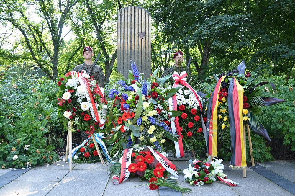 Uroczystość na pl. Axentowicza w Krakowie. Fot. Janusz Ślęzak (IPN)