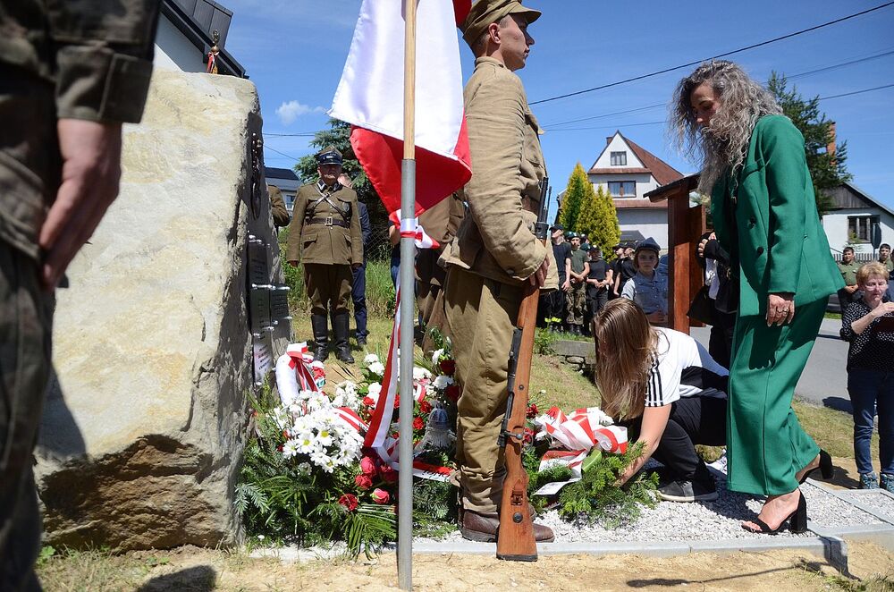 W Jabłonce odsłonięto tablicę kurierów Polskiego Państwa Podziemnego. Fot. Janusz Ślęzak (IPN)
