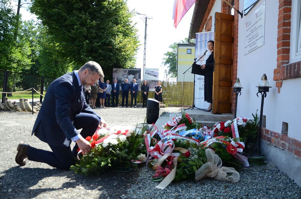 Uroczystość pamięci więźniarek karnej kompanii kobiet KL Auschwitz – Bor/Budy. Fot. Janusz Ślęzak (IPN)