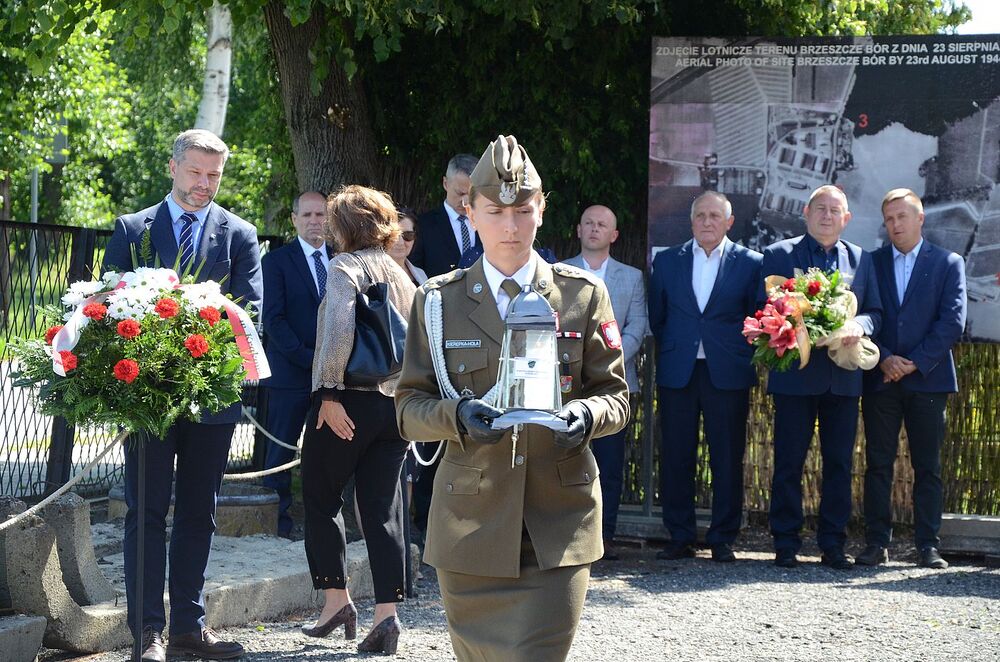 Uroczystość pamięci więźniarek karnej kompanii kobiet KL Auschwitz – Bor/Budy. Fot. Janusz Ślęzak (IPN)