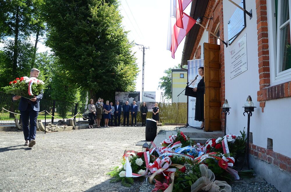 Uroczystość pamięci więźniarek karnej kompanii kobiet KL Auschwitz – Bor/Budy. Fot. Janusz Ślęzak (IPN)