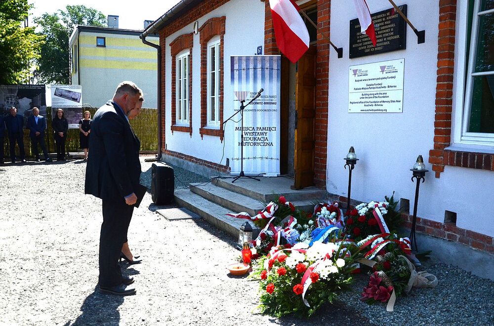 Uroczystość pamięci więźniarek karnej kompanii kobiet KL Auschwitz – Bor/Budy. Fot. Janusz Ślęzak (IPN)