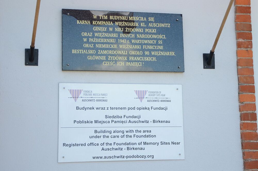 Uroczystość pamięci więźniarek karnej kompanii kobiet KL Auschwitz – Bor/Budy. Fot. Janusz Ślęzak (IPN)