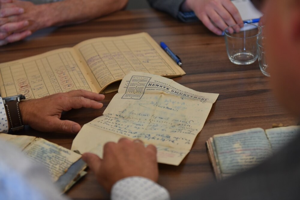 Pamiętniki oficera 51 Pułku Piechoty Strzelców Kresowych z lat 1939-1940 przekazane do krakowskiego oddziału IPN. Fot. Żaneta Wierzgacz (IPN)