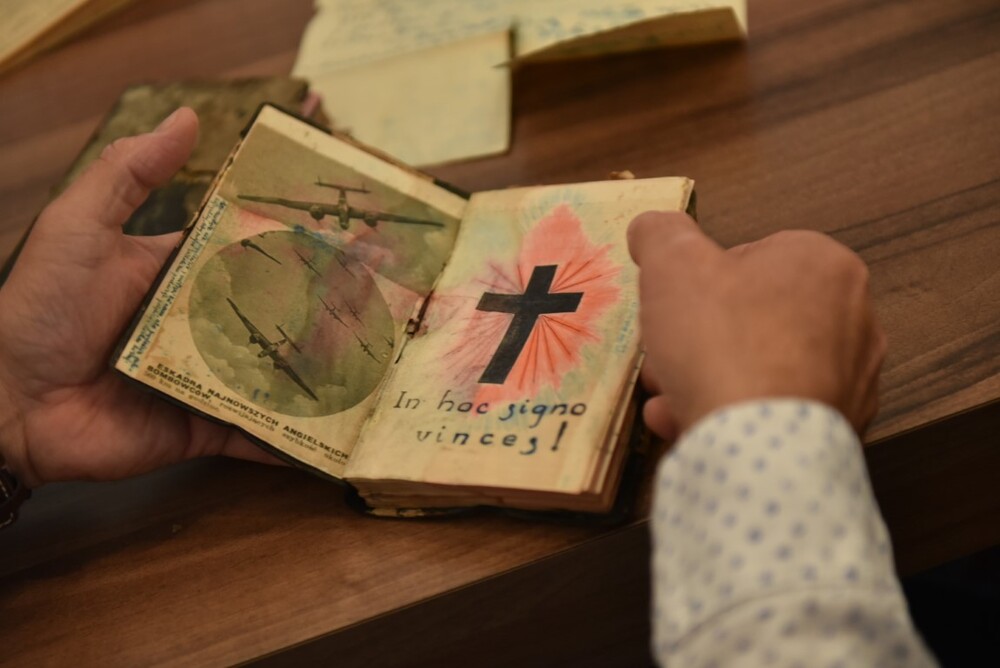 Pamiętniki oficera 51 Pułku Piechoty Strzelców Kresowych z lat 1939-1940 przekazane do krakowskiego oddziału IPN. Fot. Żaneta Wierzgacz (IPN)