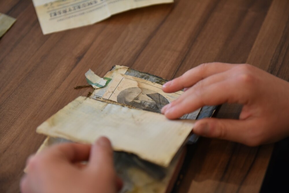 Pamiętniki oficera 51 Pułku Piechoty Strzelców Kresowych z lat 1939-1940 przekazane do krakowskiego oddziału IPN. Fot. Żaneta Wierzgacz (IPN)