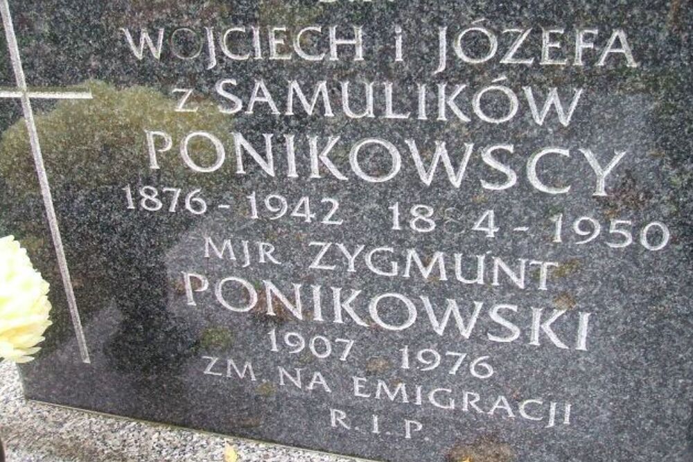 Epitafium na jednym z grobów na starej części cmentarza Centralnego w Siedlcach