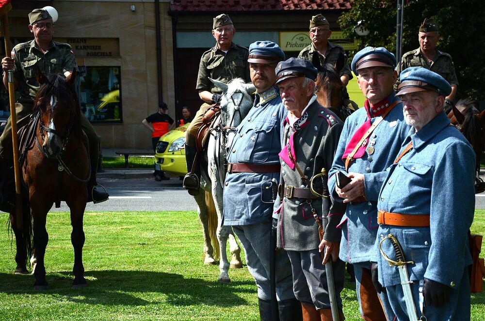 Uczestnicy Marszu Szlakiem Pierwszej Kompanii Kadrowej w Miechowie. Fot. Janusz Ślęzak (IPN)