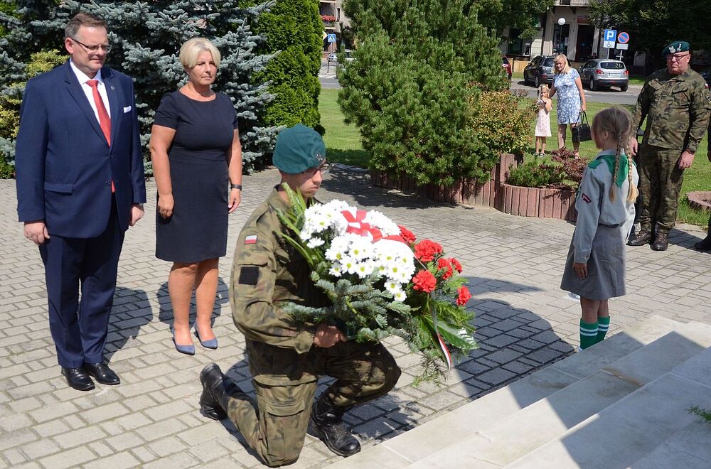 Uczestnicy Marszu Szlakiem Pierwszej Kompanii Kadrowej w Miechowie. Fot. Janusz Ślęzak (IPN)