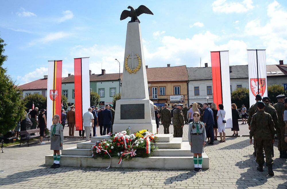 Uczestnicy Marszu Szlakiem Pierwszej Kompanii Kadrowej w Miechowie. Fot. Janusz Ślęzak (IPN)