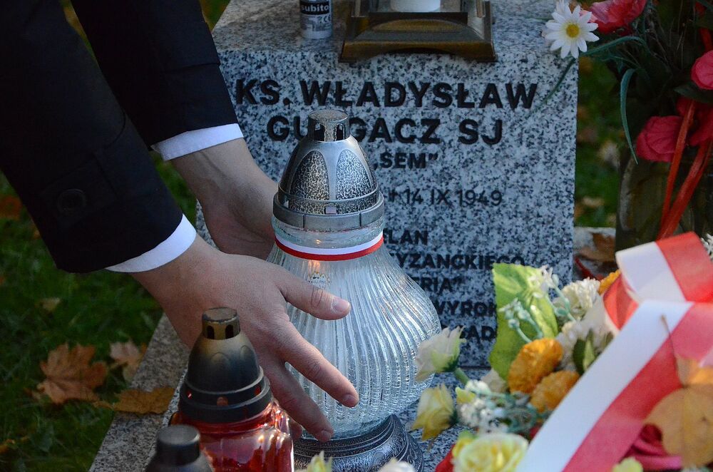 Grób ks. Władysława Gurgacza na kwaterze wojennej cmentarza Rakowickiego w Krakowie. Fot. Janusz Ślęzak (IPN)