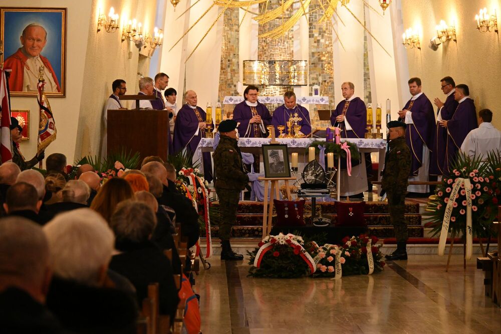W Tarnowie pochowano gen. Zdzisława Baszaka. Fot. Janusz Ślęzak (IPN)