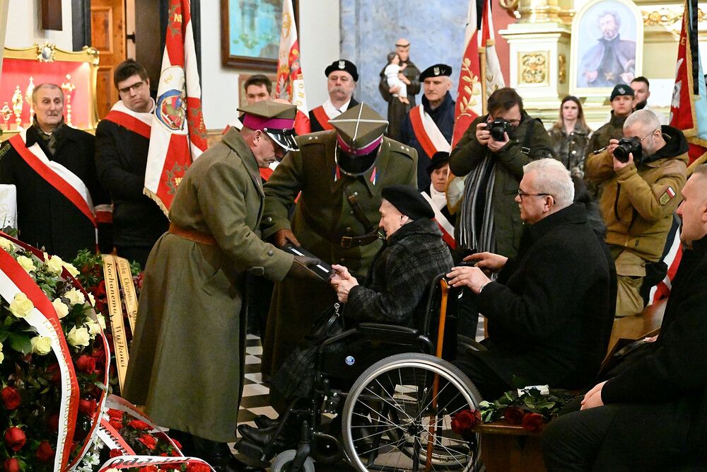 Uroczystości pogrzebowe kpt. Wacława Szaconia „Czarnego”. Fot. Janusz Ślęzak (IPN)