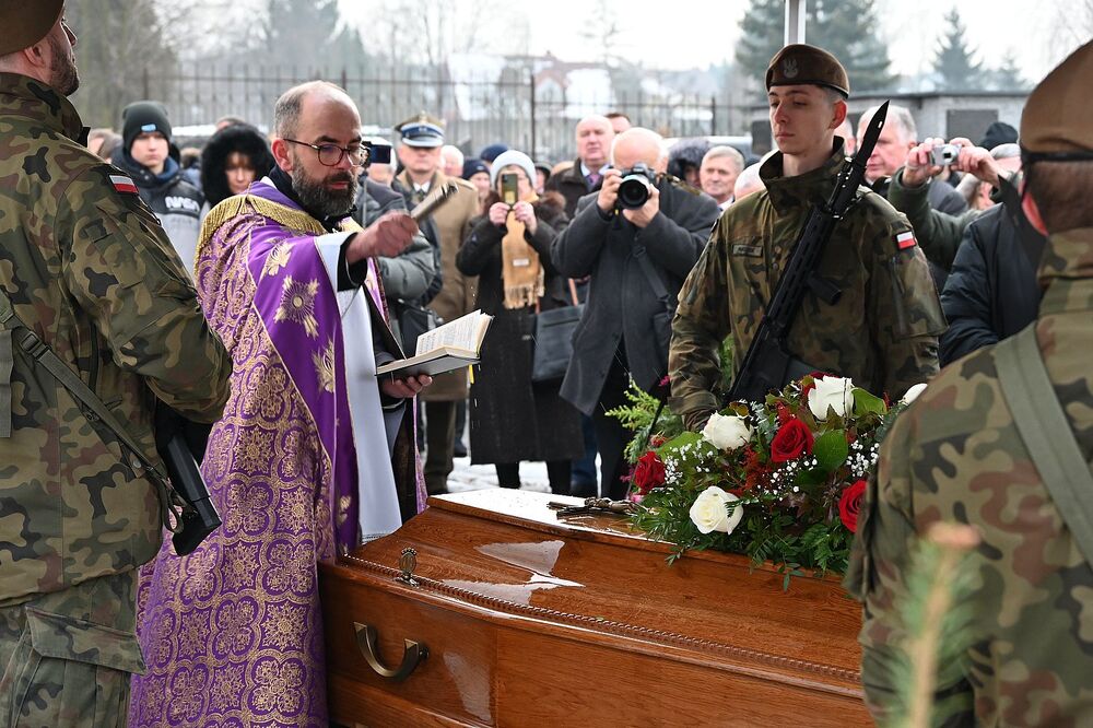 Uroczystości pogrzebowe kpt. Wacława Szaconia „Czarnego”. Fot. Janusz Ślęzak (IPN)