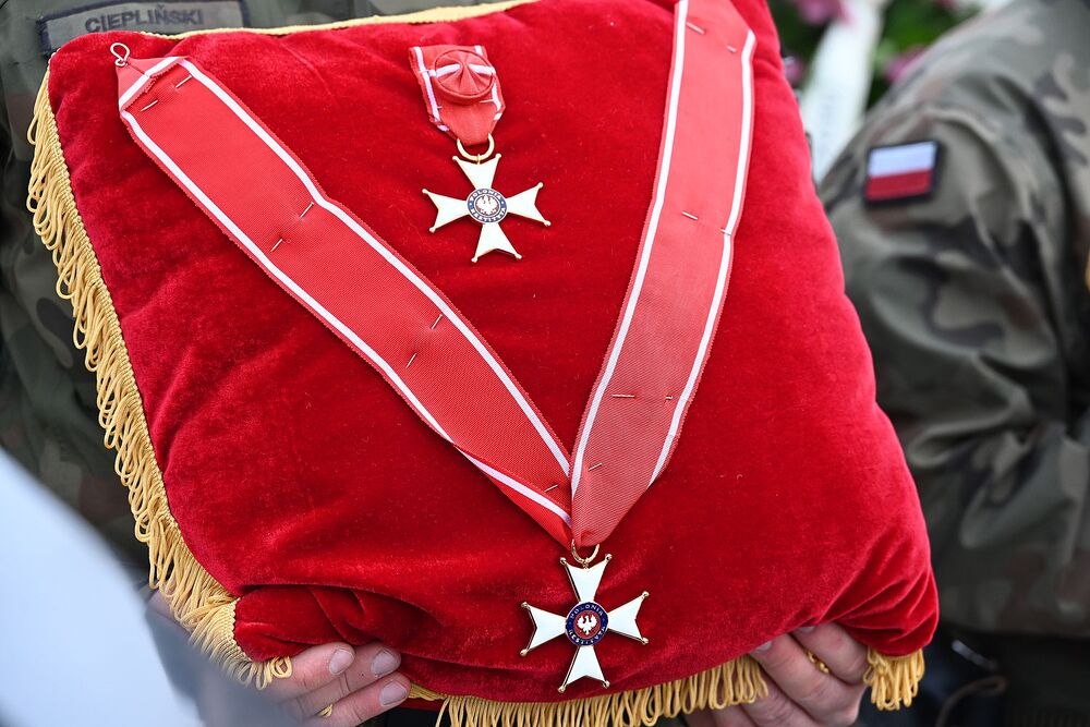 Uroczystości pogrzebowe kpt. Wacława Szaconia „Czarnego”. Fot. Janusz Ślęzak (IPN)