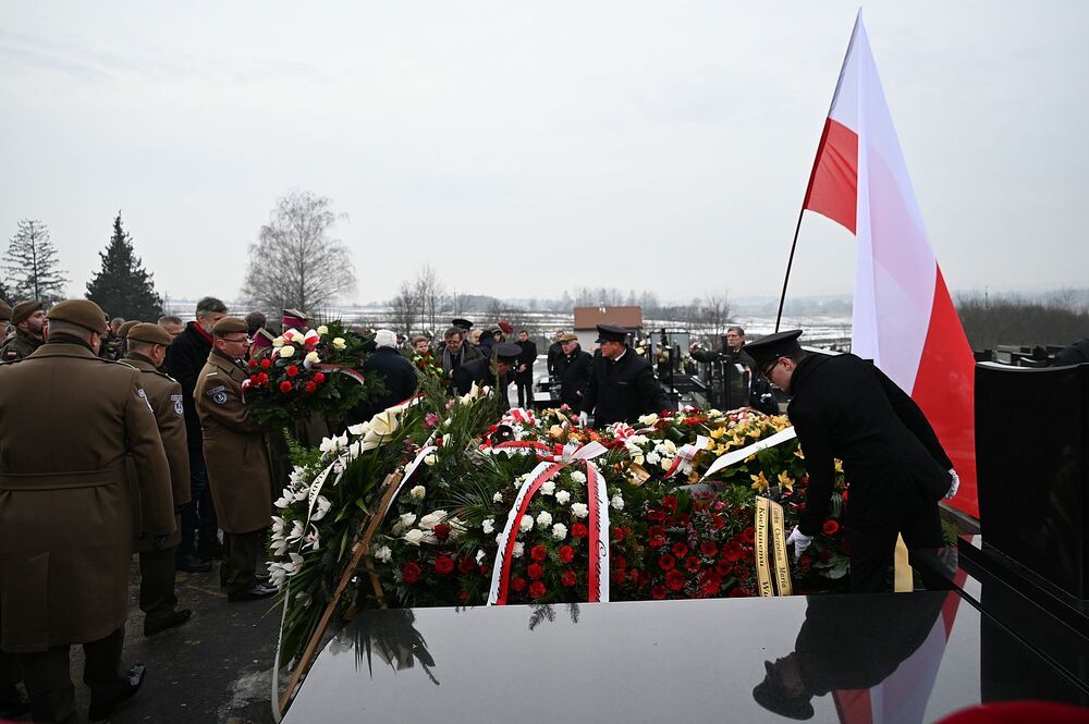 Uroczystości pogrzebowe kpt. Wacława Szaconia „Czarnego”. Fot. Janusz Ślęzak (IPN)