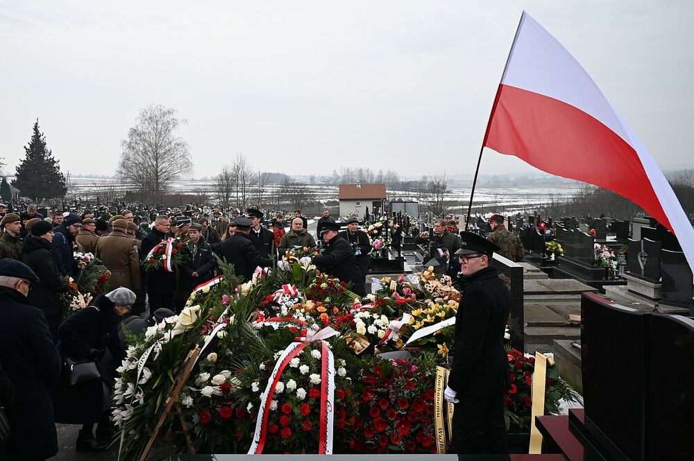 Uroczystości pogrzebowe kpt. Wacława Szaconia „Czarnego”. Fot. Janusz Ślęzak (IPN)