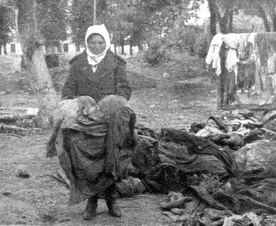 Winnica. Kobieta, która podczas niemieckiej ekshumacji w 1943 r. znalazła ubranie swojego męża w sadzie w okolicach dzisiejszego Pałacu Młodzieży przy ul. Chmielnickiej
