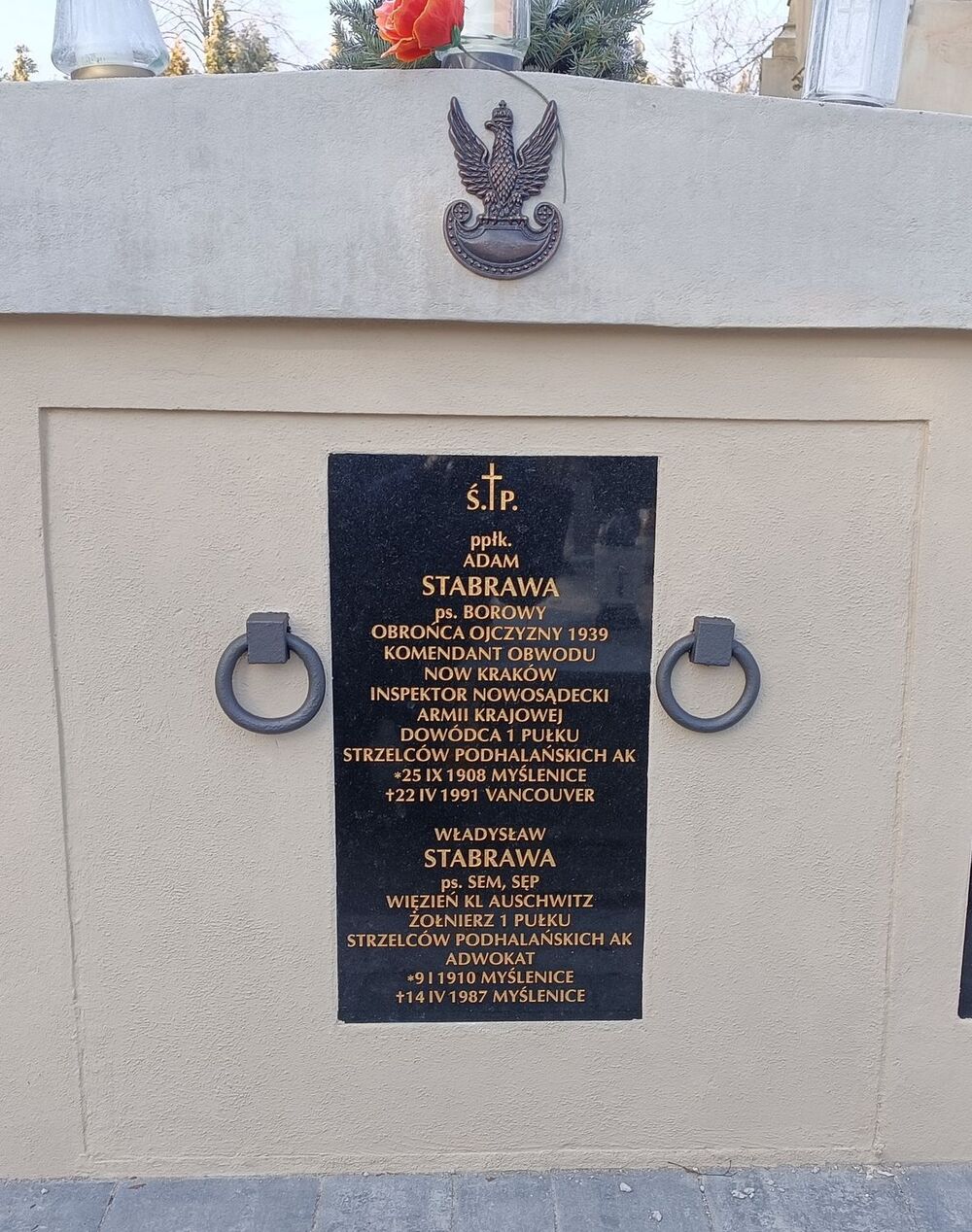 Grób ppłk. Adama Stabrawy „Borowego” po remoncie. Fot. IPN