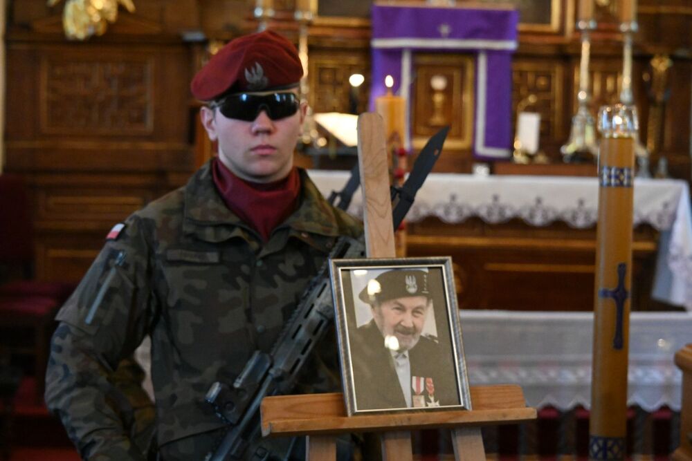 Pogrzeb kpt. Stanisława Pazurkiewicza. Fot. Janusz Ślęzak (IPN)