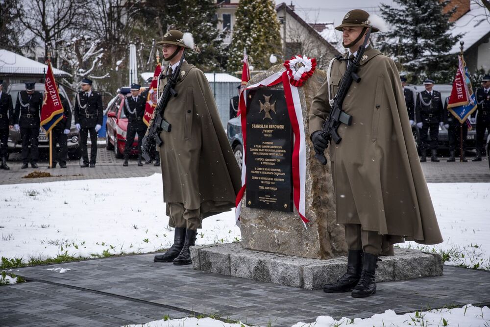 W Podegrodziu odsłonięto tablicę pamięci Stanisława Berowskiego. Fot. Agnieszka Masłowska (IPN)