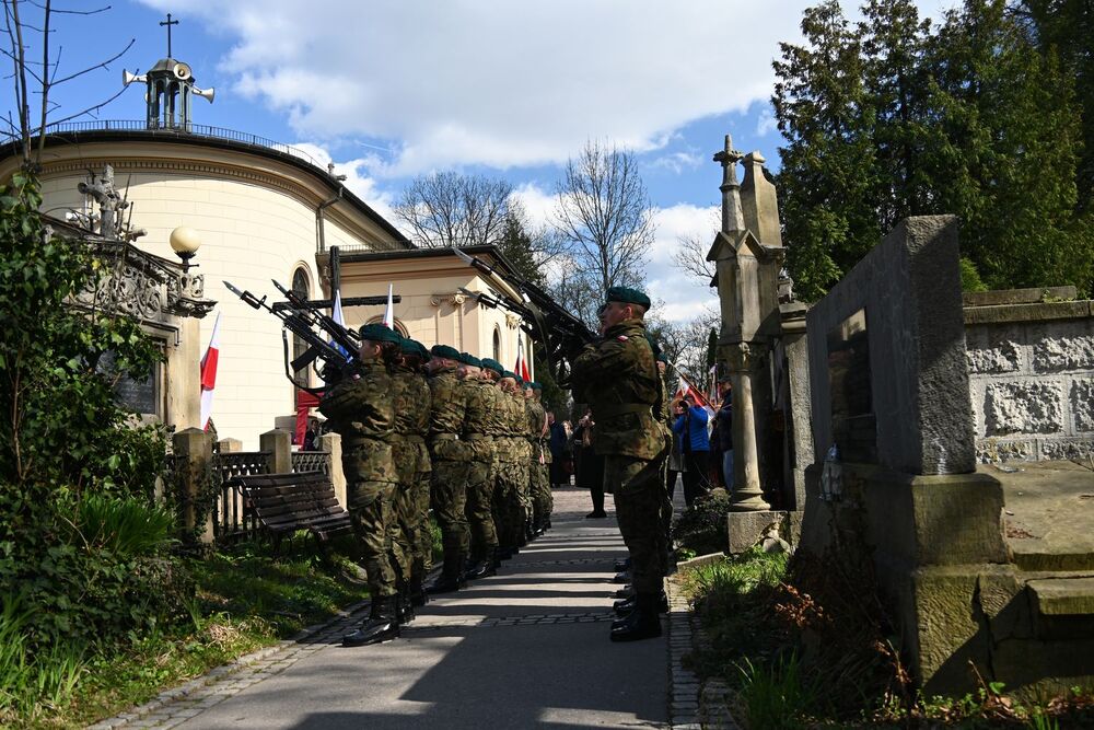 30. rocznica odsłonięcia Symbolicznej Mogiły Ofiar Komunizmu na cmentarzu Rakowickim. Fot. Janusz Ślęzak (IPN)
