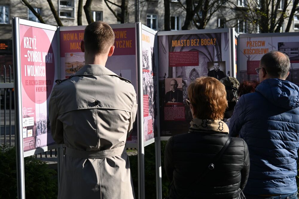 Otwarcie wystawy IPN o obronie Krzyża Nowohuckiego. Fot. Janusz Ślęzak (IPN)