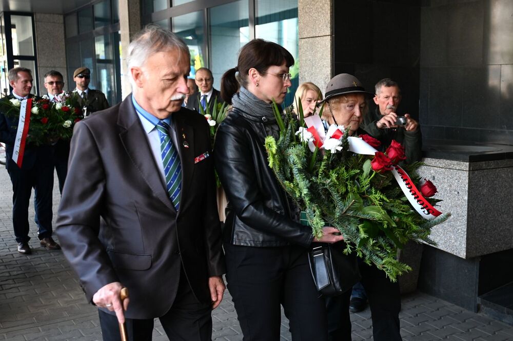 Uroczystość u zbiegu ulic Lubicz i Botanicznej w Krakowie. Fot. Janusz Ślęzak (IPN)