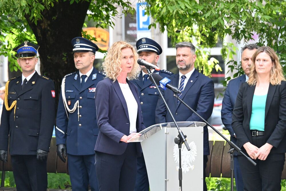 Uroczystość na pl. Axentowicza w Krakowie. Fot. Janusz Ślęzak (IPN)