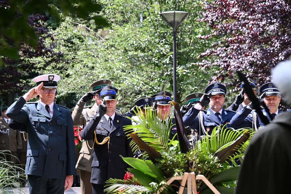 Uroczystość na pl. Axentowicza w Krakowie. Fot. Janusz Ślęzak (IPN)