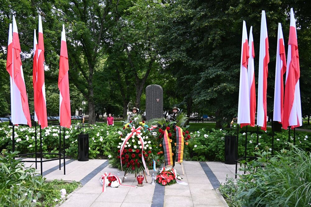 Uroczystość na pl. Axentowicza w Krakowie. Fot. Janusz Ślęzak (IPN)