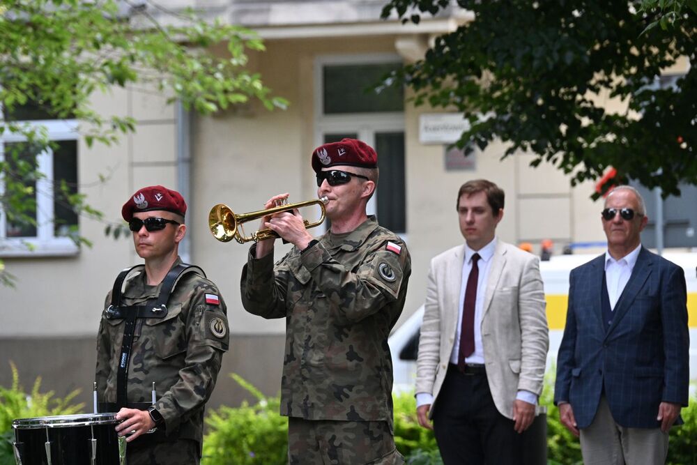 Uroczystość na pl. Axentowicza w Krakowie. Fot. Janusz Ślęzak (IPN)