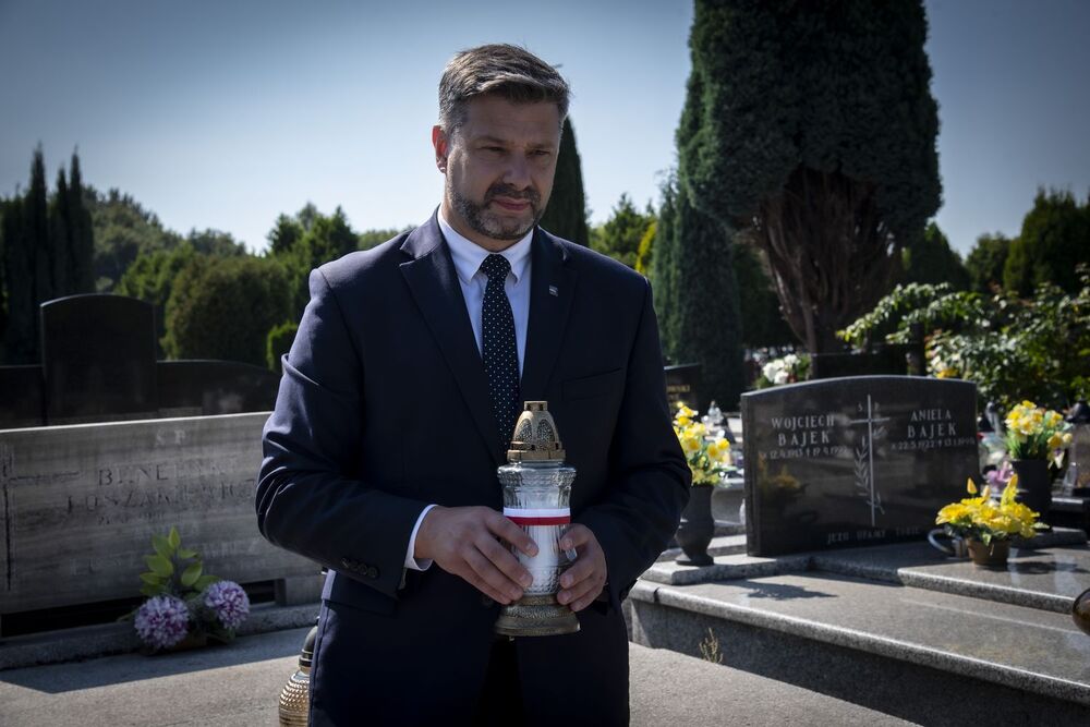 Znicze na grobach westerplatczyków. Fot. Agnieszka Masłowska (IPN)