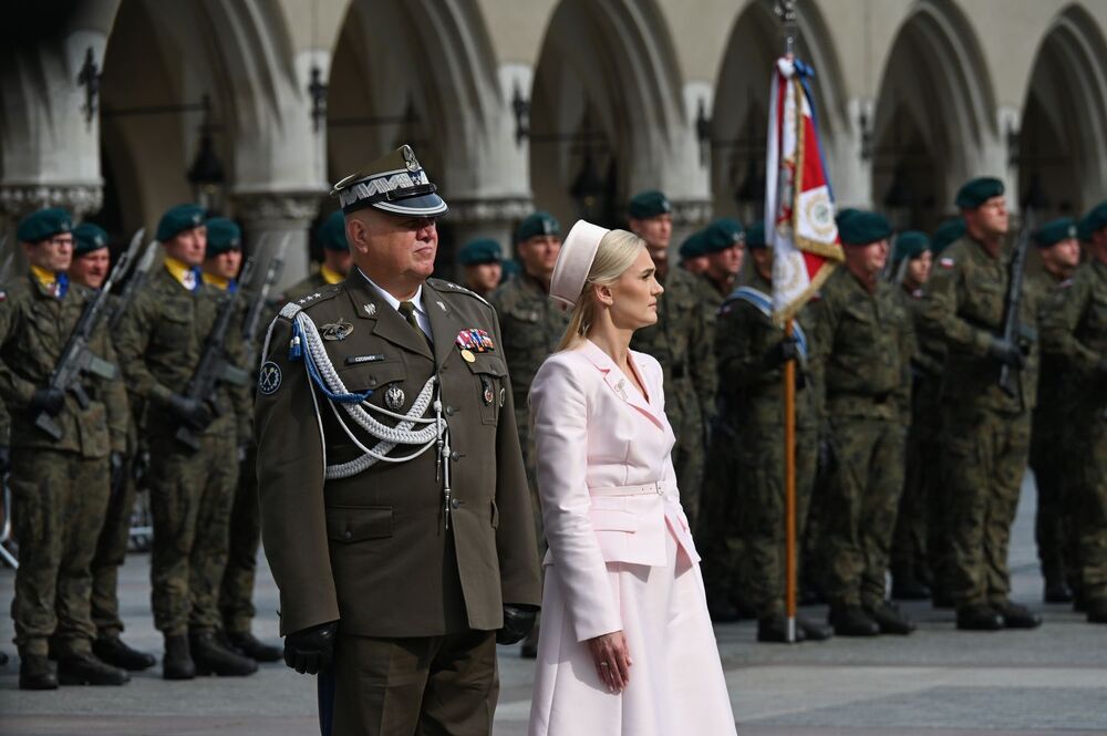 Centralne Obchody Święta Wojsk Lądowych połączone z wręczeniem sztandaru Dowództwu 2. Korpusu Polskiego – Dowództwu Komponentu Lądowego. Fot. Janusz Ślęzak (IPN)