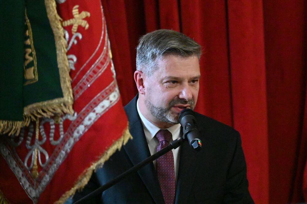 Uroczystość odsłonięcia tablicy absolwentów II LO w Krakowie – ofiar zbrodni katyńskiej. Fot. Janusz Ślęzak (IPN)