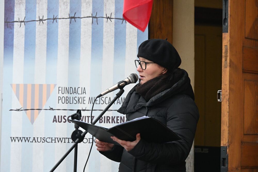 Uroczystość w dawnym podobozie Bor/Budy. Fot. Janusz Ślęzak (IPN)