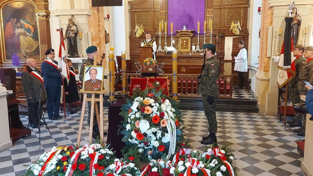 Uroczystości pogrzebowe kpt. Andrzeja Kostrzewskiego. Fot. Łukasz Płatek (IPN)