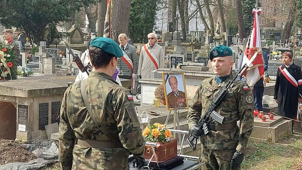 Uroczystości pogrzebowe kpt. Andrzeja Kostrzewskiego. Fot. Łukasz Płatek (IPN)
