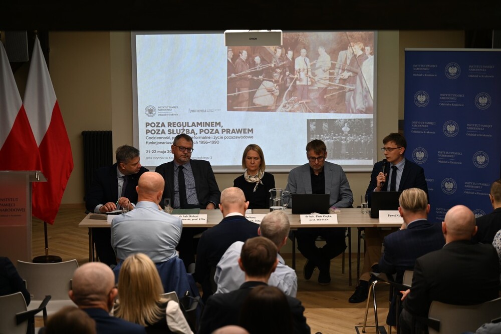 Konferencja naukowa „Poza regulaminem, poza służbą, poza prawem. Codzienność, praktyki nieformalne i życie pozazawodowe funkcjonariuszy SB w latach 1956-1990”. Fot. Żaneta Wierzgacz (IPN)