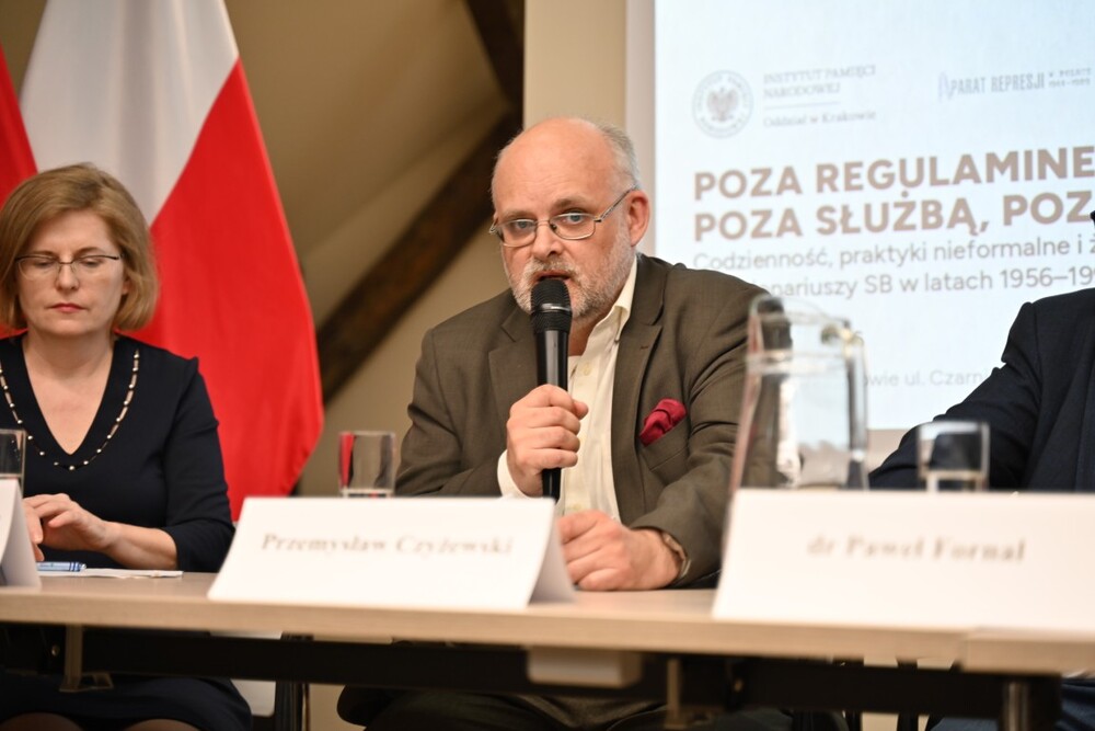 Konferencja naukowa „Poza regulaminem, poza służbą, poza prawem. Codzienność, praktyki nieformalne i życie pozazawodowe funkcjonariuszy SB w latach 1956-1990”. Fot. Żaneta Wierzgacz (IPN)