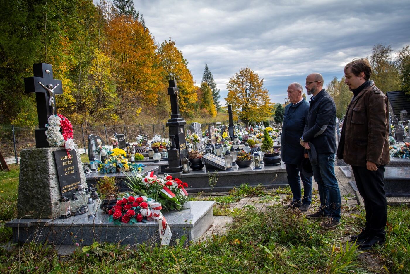 Kwiaty na grobie Wojciecha Halczyna. Fot. Agnieszka Masłowska (IPN)