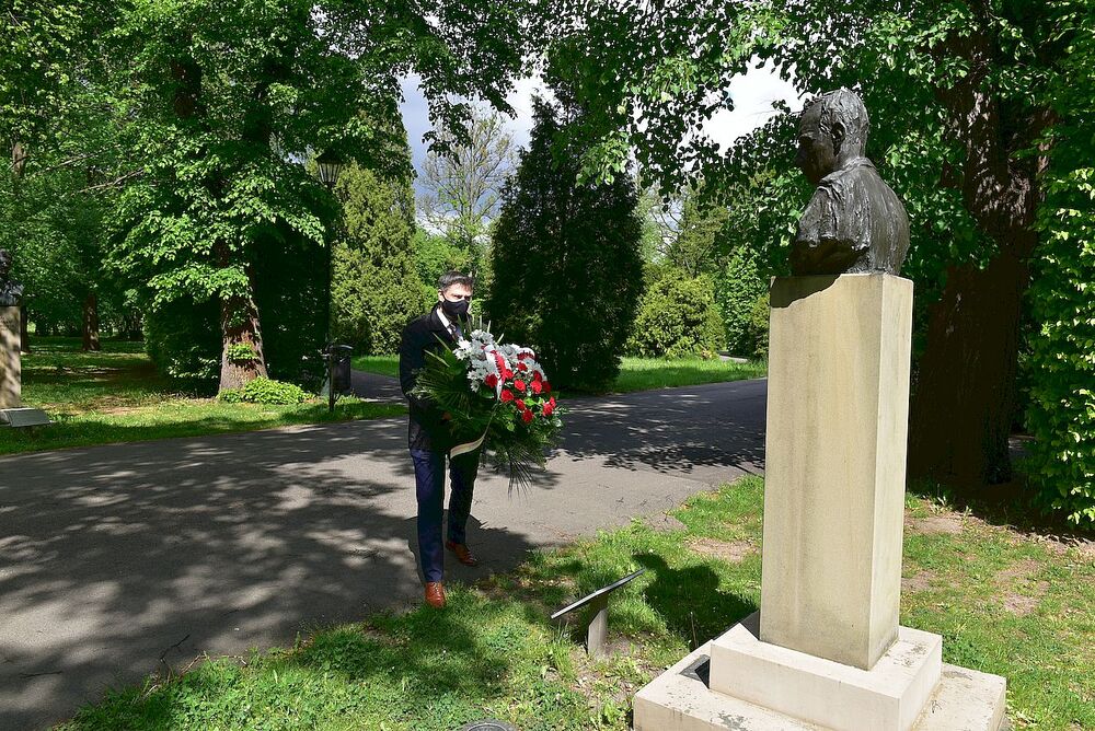Popiersie rtm. Pileckiego w krakowskim parku Jordana. Fot. Janusz Ślęzak (IPN)