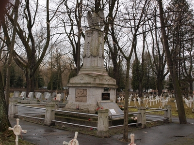 Pomnik Orląt Krakowskich na cmentarzu Rakowickim przed remontem