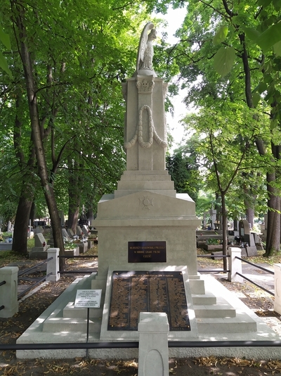 Pomnik Orląt Krakowskich na cmentarzu Rakowickim po remoncie