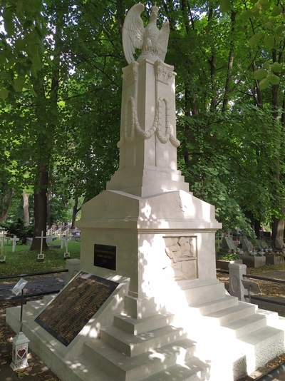 Pomnik Orląt Krakowskich na cmentarzu Rakowickim po remoncie