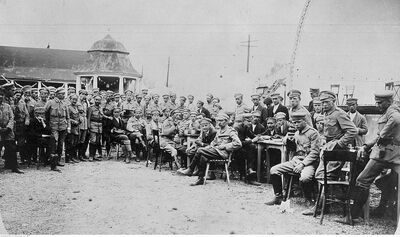 Strzelcy na krakowskich Oleandrach, sierpień 1914. Fot. NAC