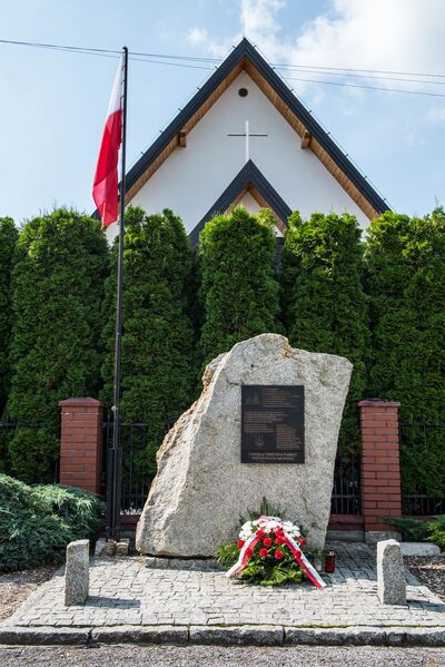 Odsłonięcie tablicy pamięci ofiar zbrodni katyńskiej – Skomielna Biała, 13 września 2020. Fot. Agnieszka Masłowska IPN