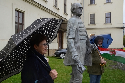 4.11.2020 w Krakowie stanął pomnik Pála Telekiego. Fot. Janusz Ślęzak (IPN)